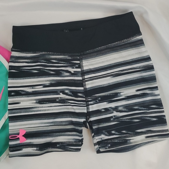 Girls active shorts BUNDLE OF 2 Nike Under Armour - Picture 3 of 10